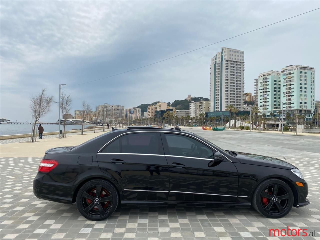 2011' Mercedes-Benz E 350 photo #5