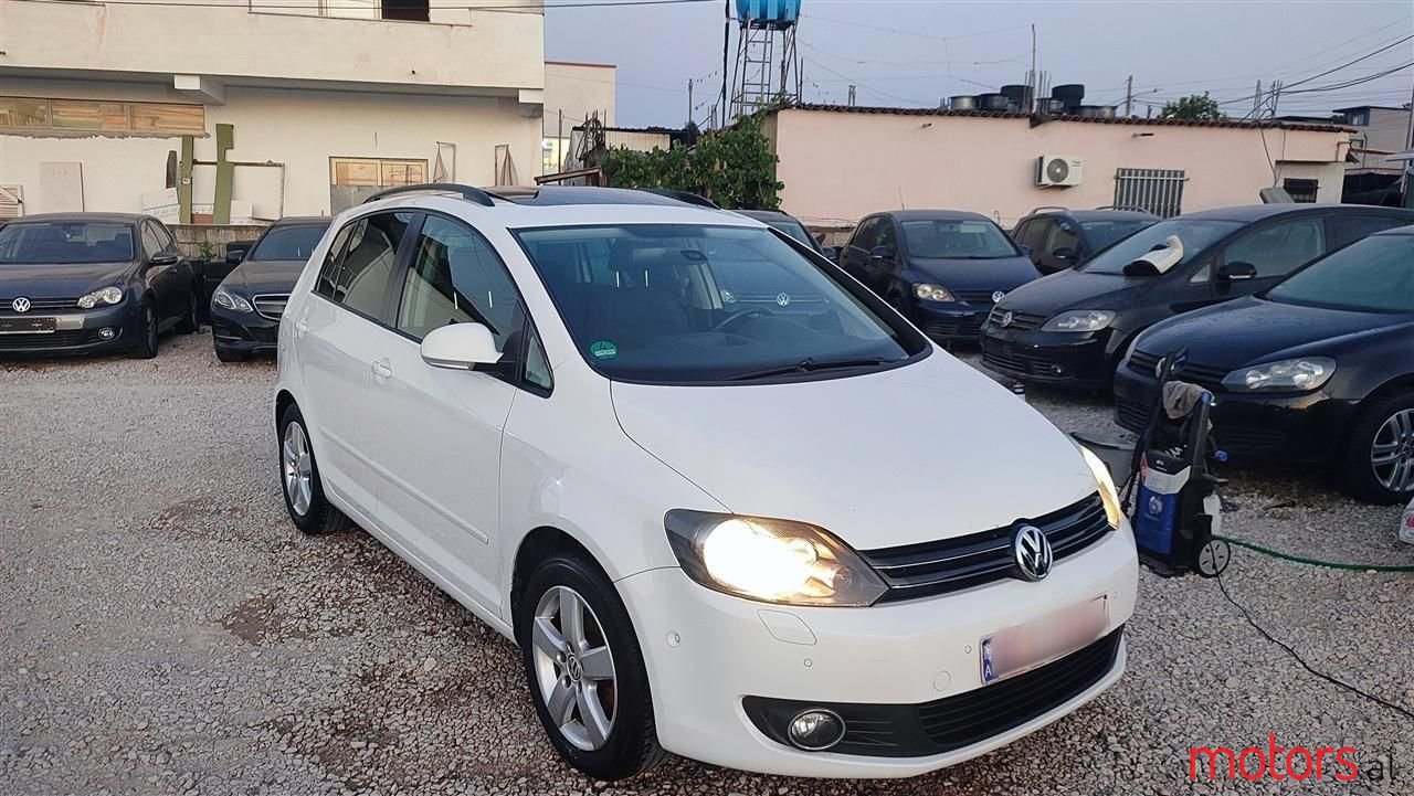 2010' Volkswagen Golf Plus photo #2