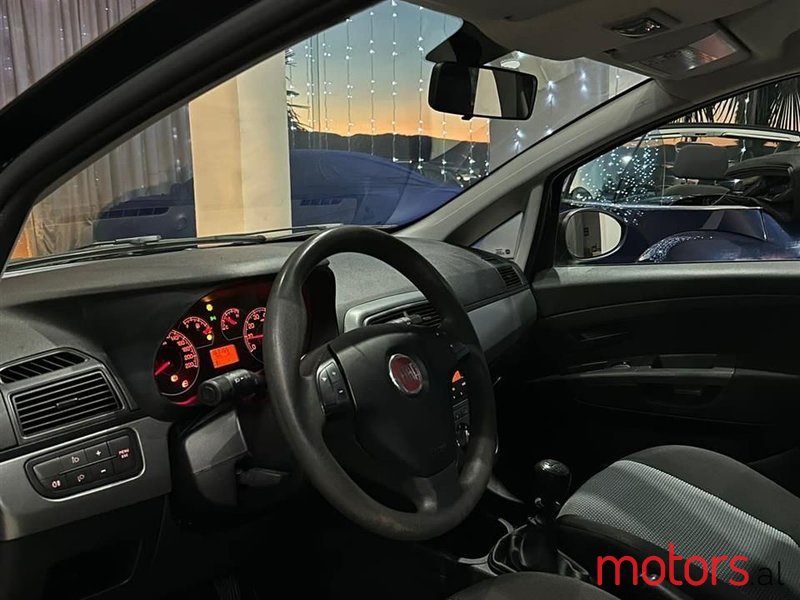 2013' Fiat Punto photo #2