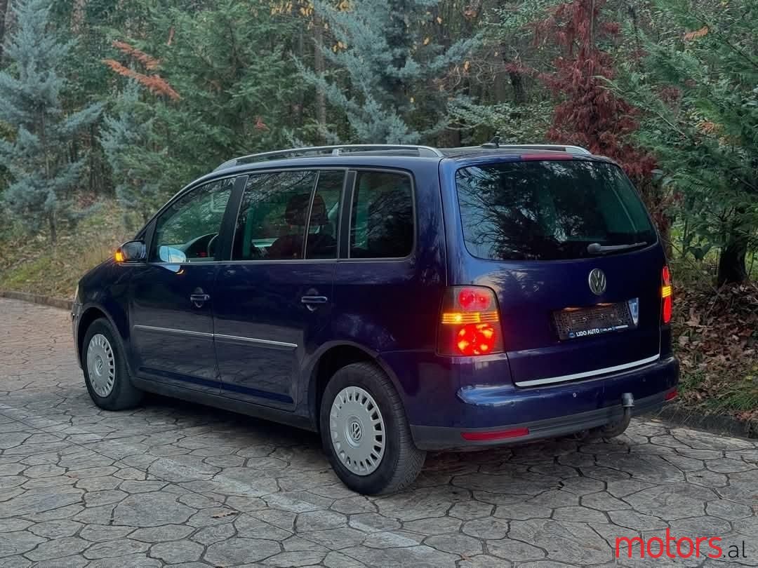 2006' Volkswagen Touran photo #2