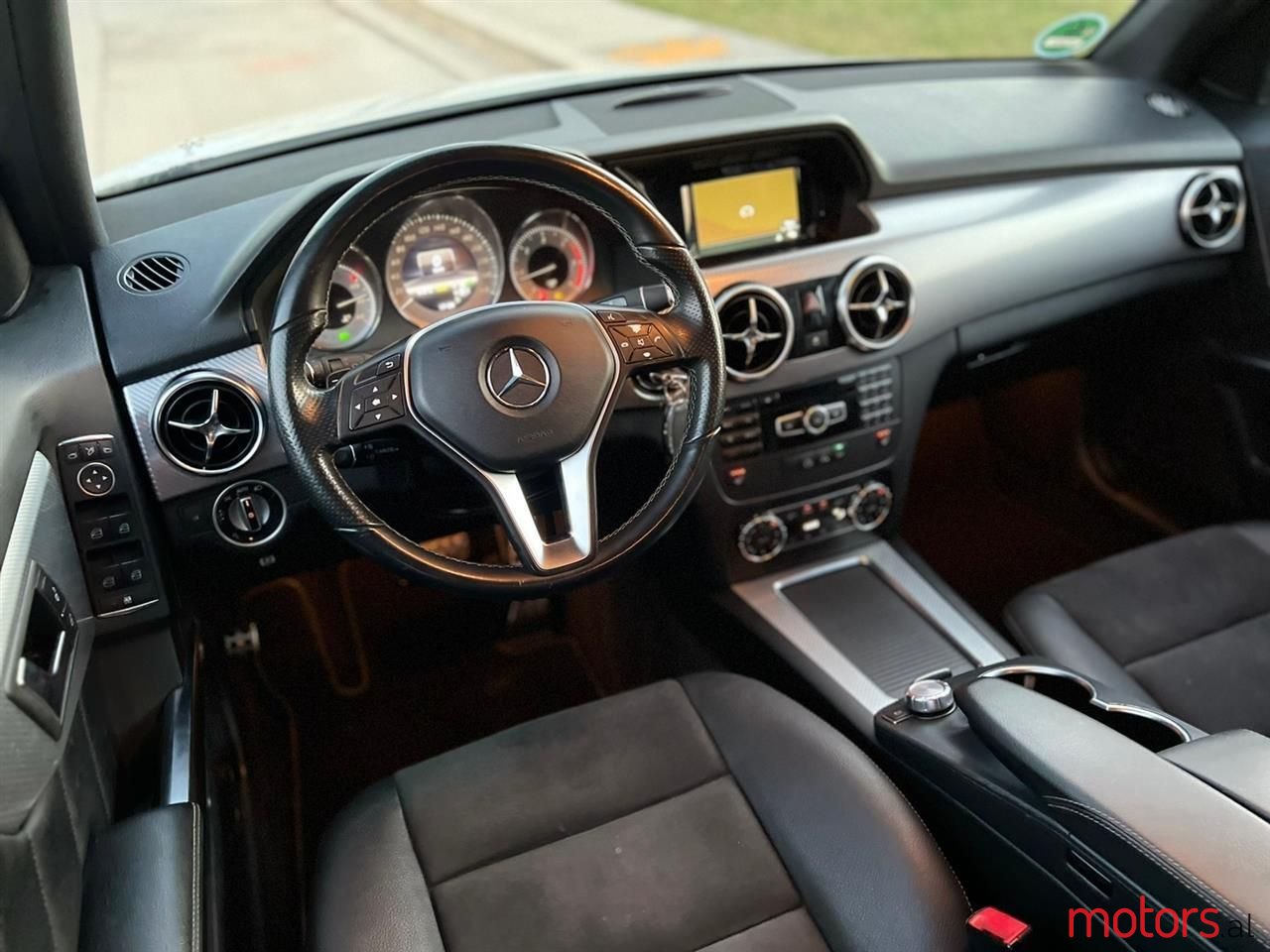 2013' Mercedes-Benz GLK 250 photo #3