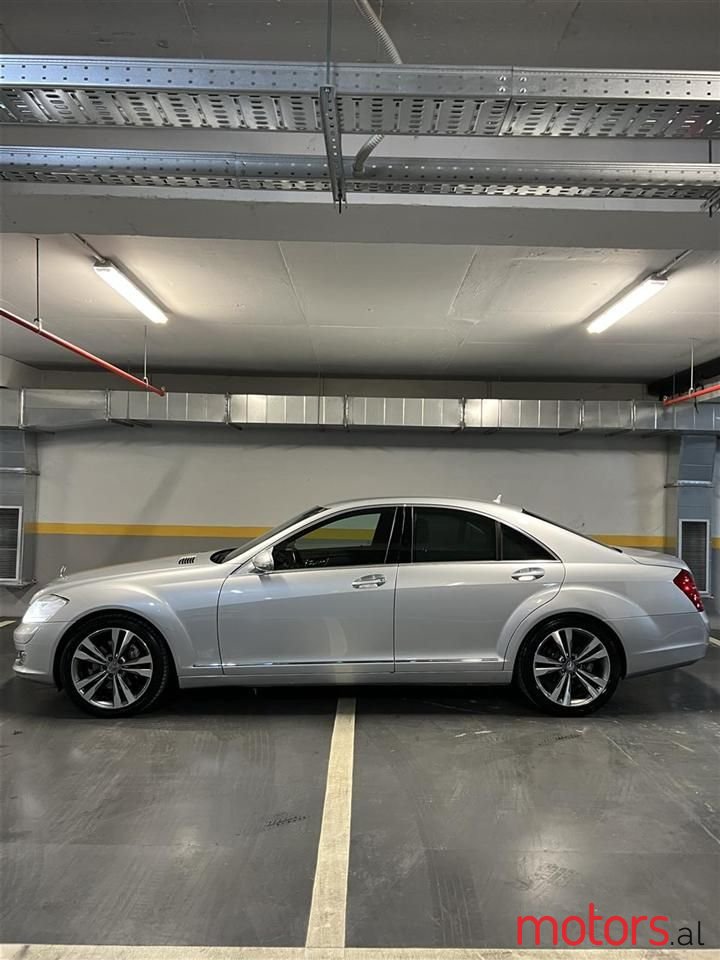 2009' Mercedes-Benz 320 photo #3