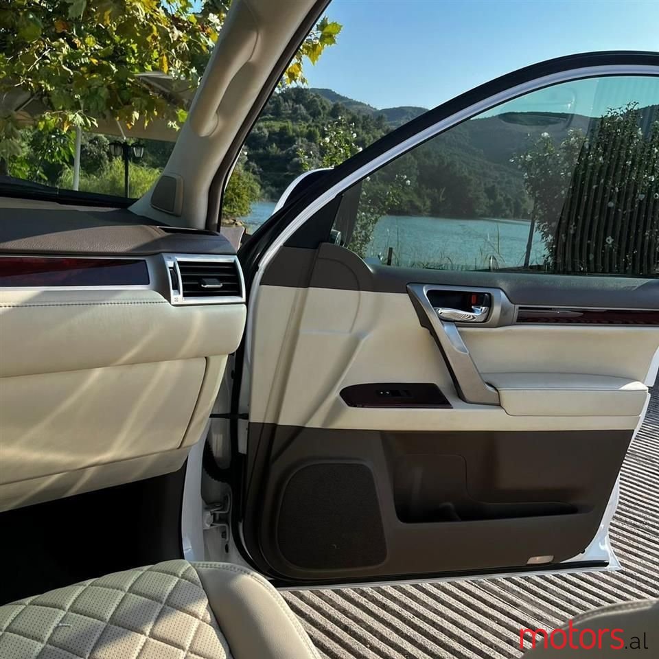 2011' Lexus GX 470 photo #2