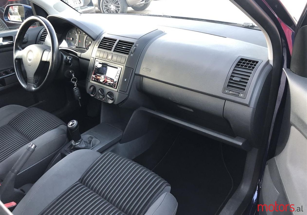 2006' Volkswagen Polo photo #2