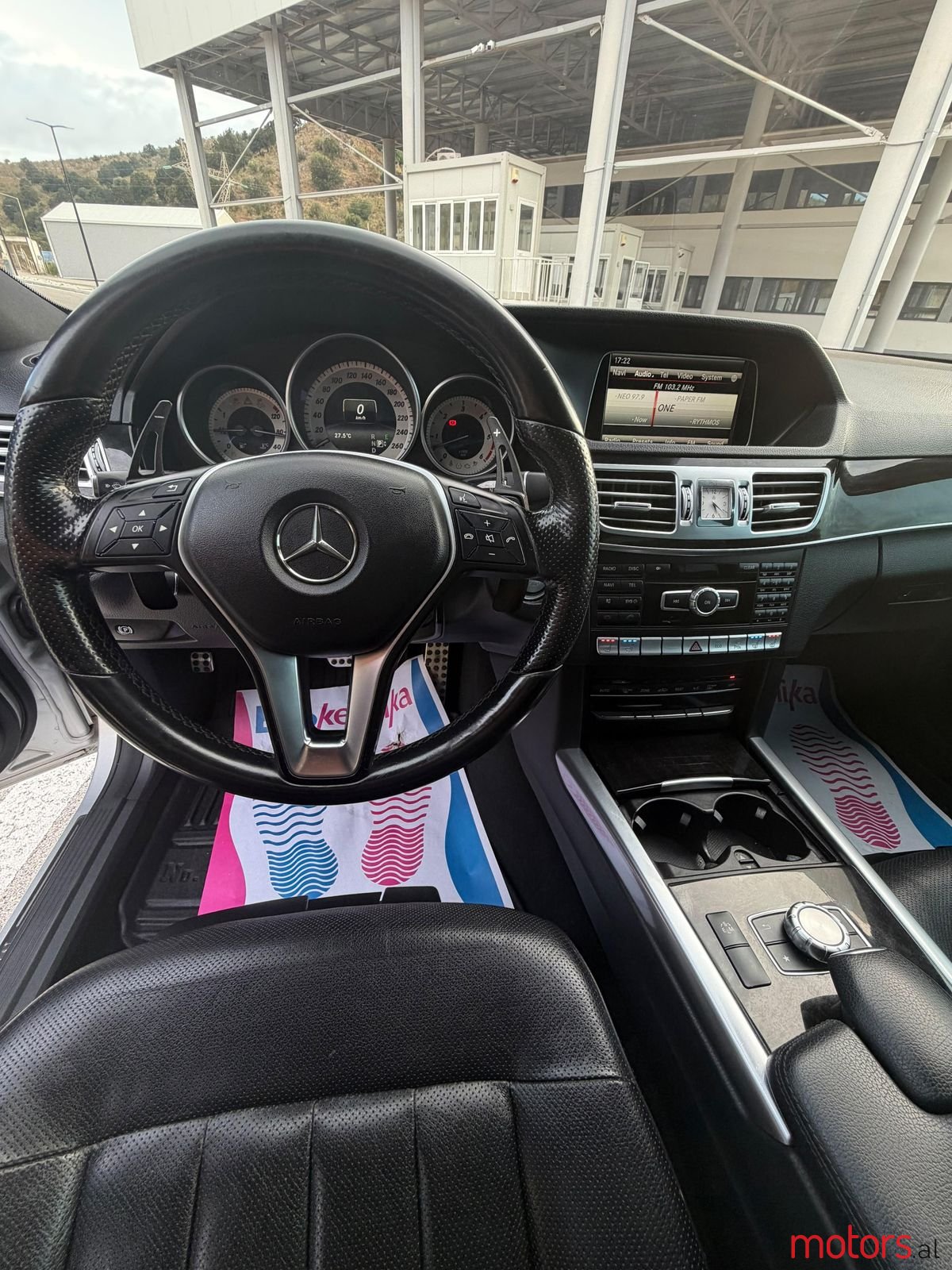 2015' Mercedes-Benz 300 photo #6