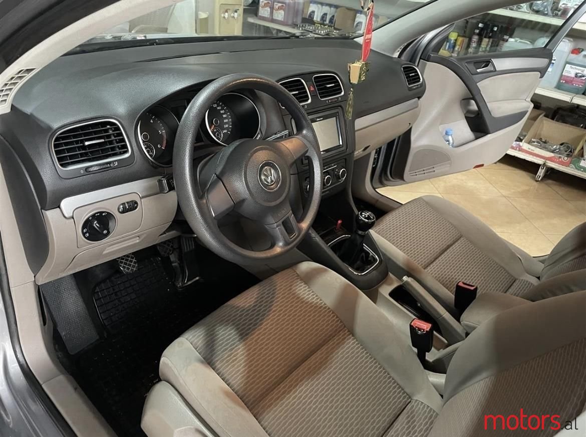 2010' Volkswagen Golf photo #5