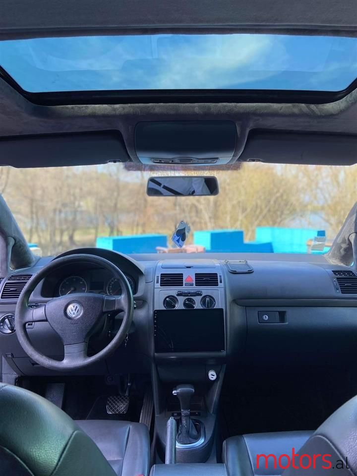 2008' Volkswagen Touran photo #1