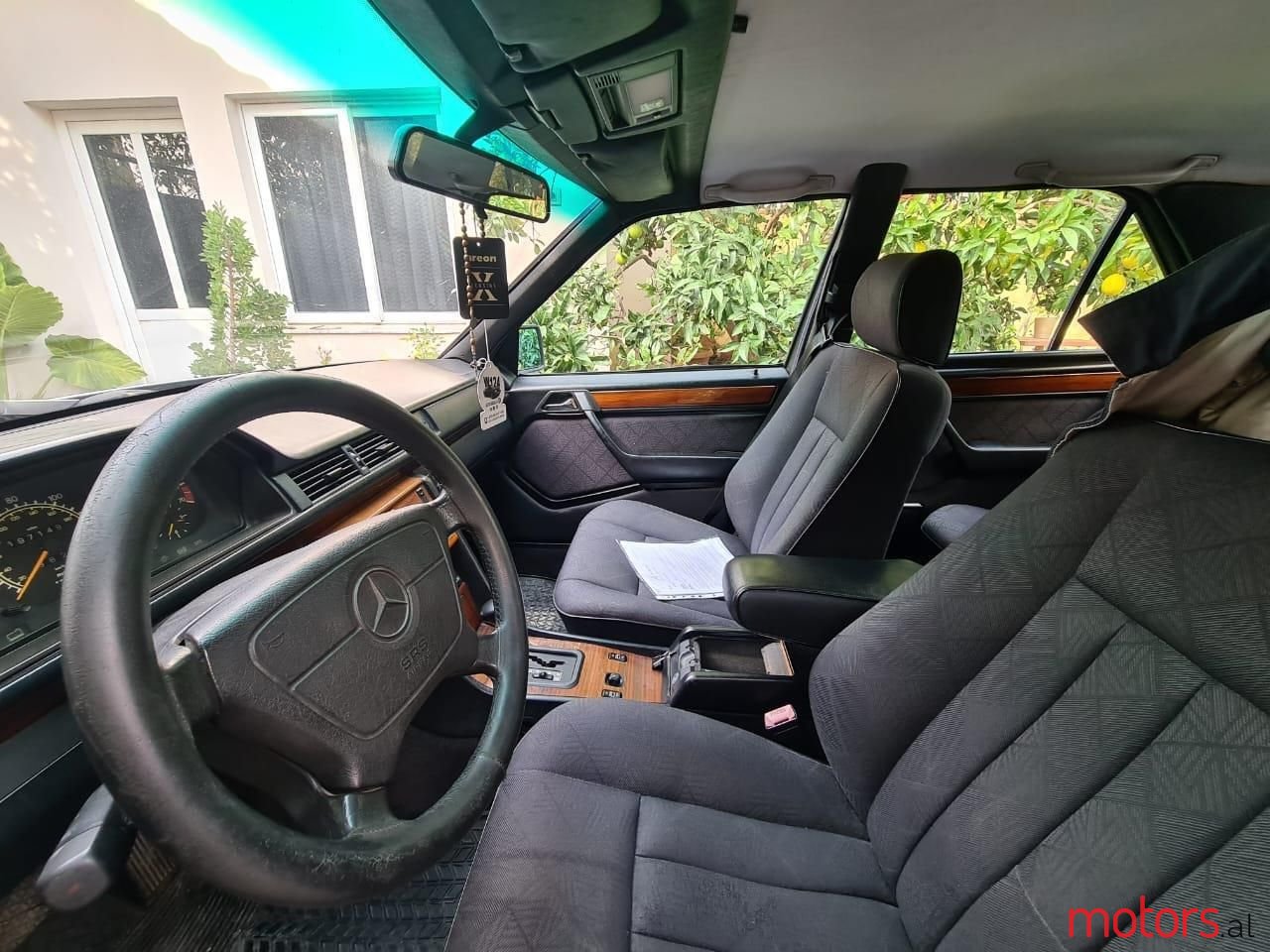 1994' Mercedes-Benz E 200 photo #6