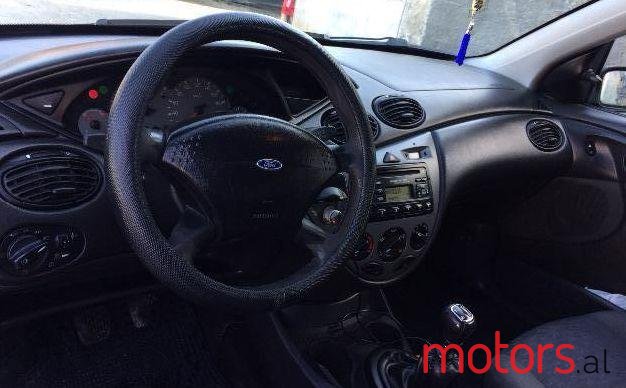 2002' Ford Focus photo #1