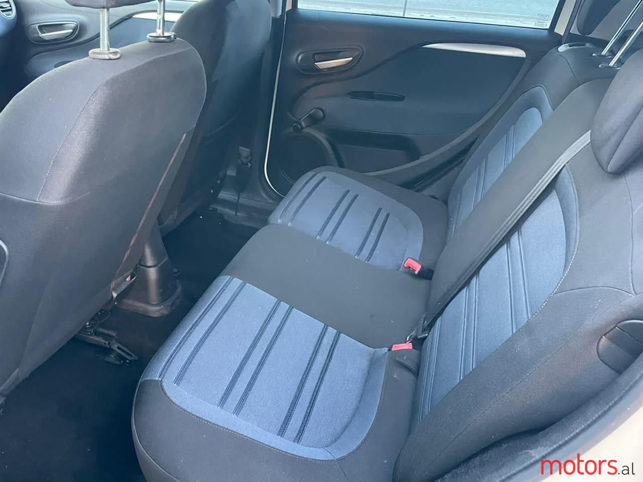 2011' Fiat Punto Evo photo #4