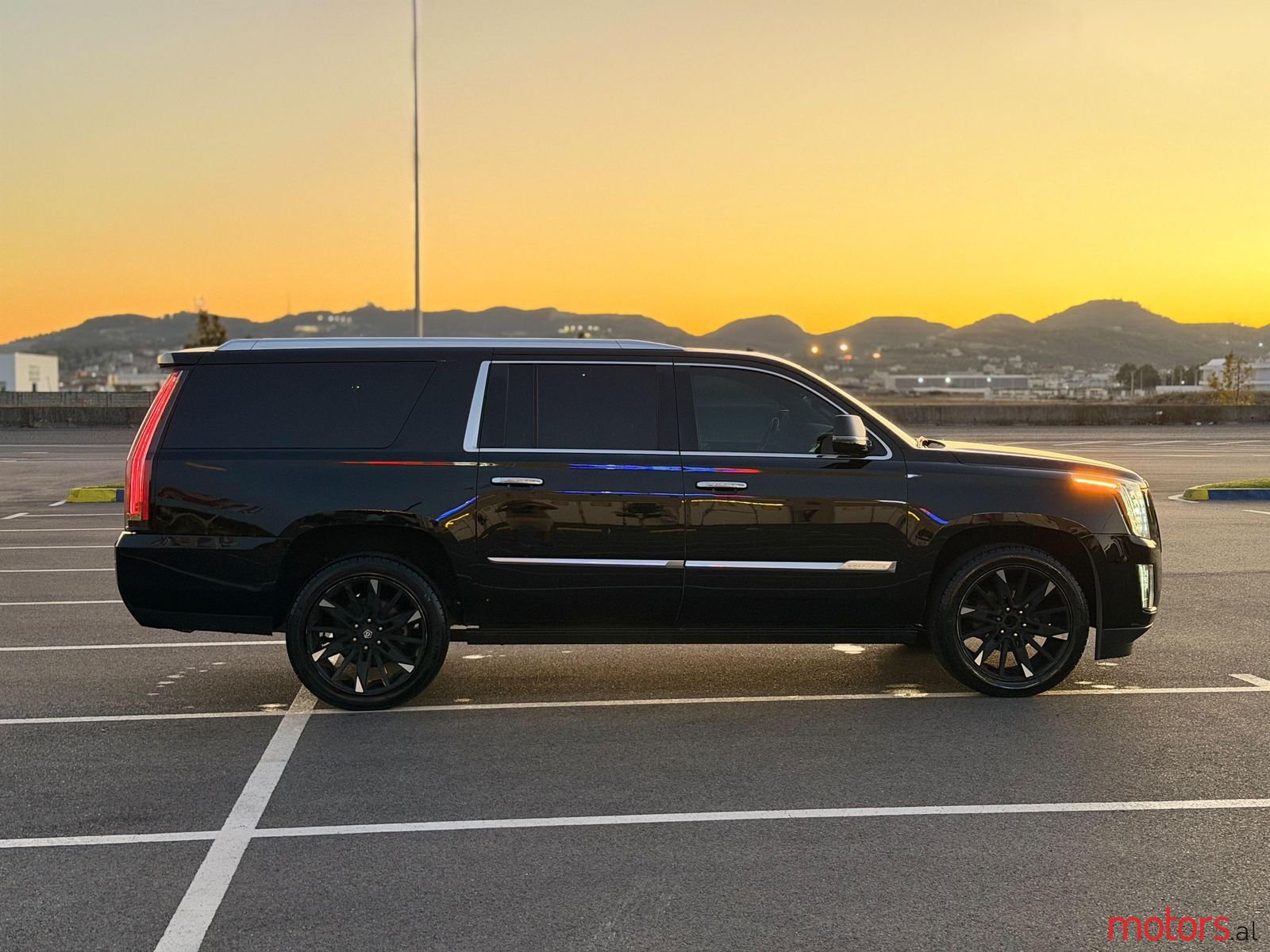 2016' Cadillac Escalade photo #1