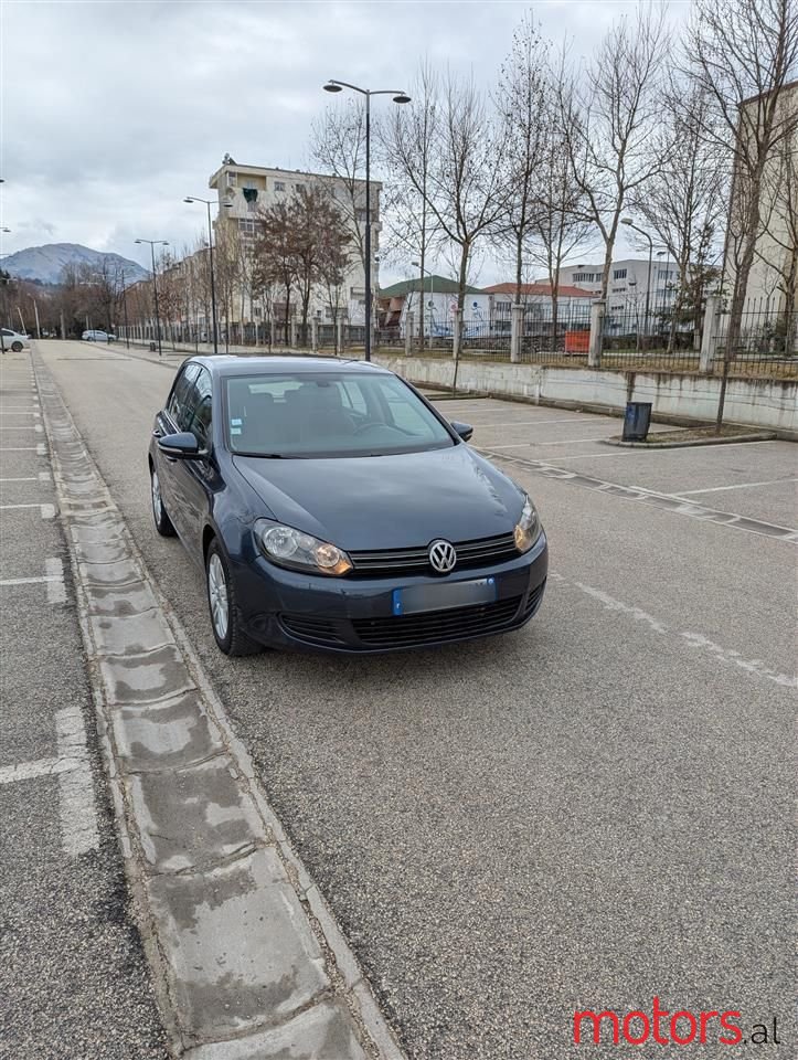 2011' Volkswagen Golf photo #1