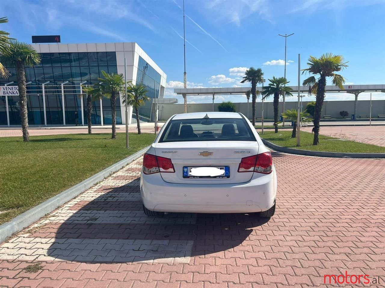 2011' Chevrolet Cruze photo #3
