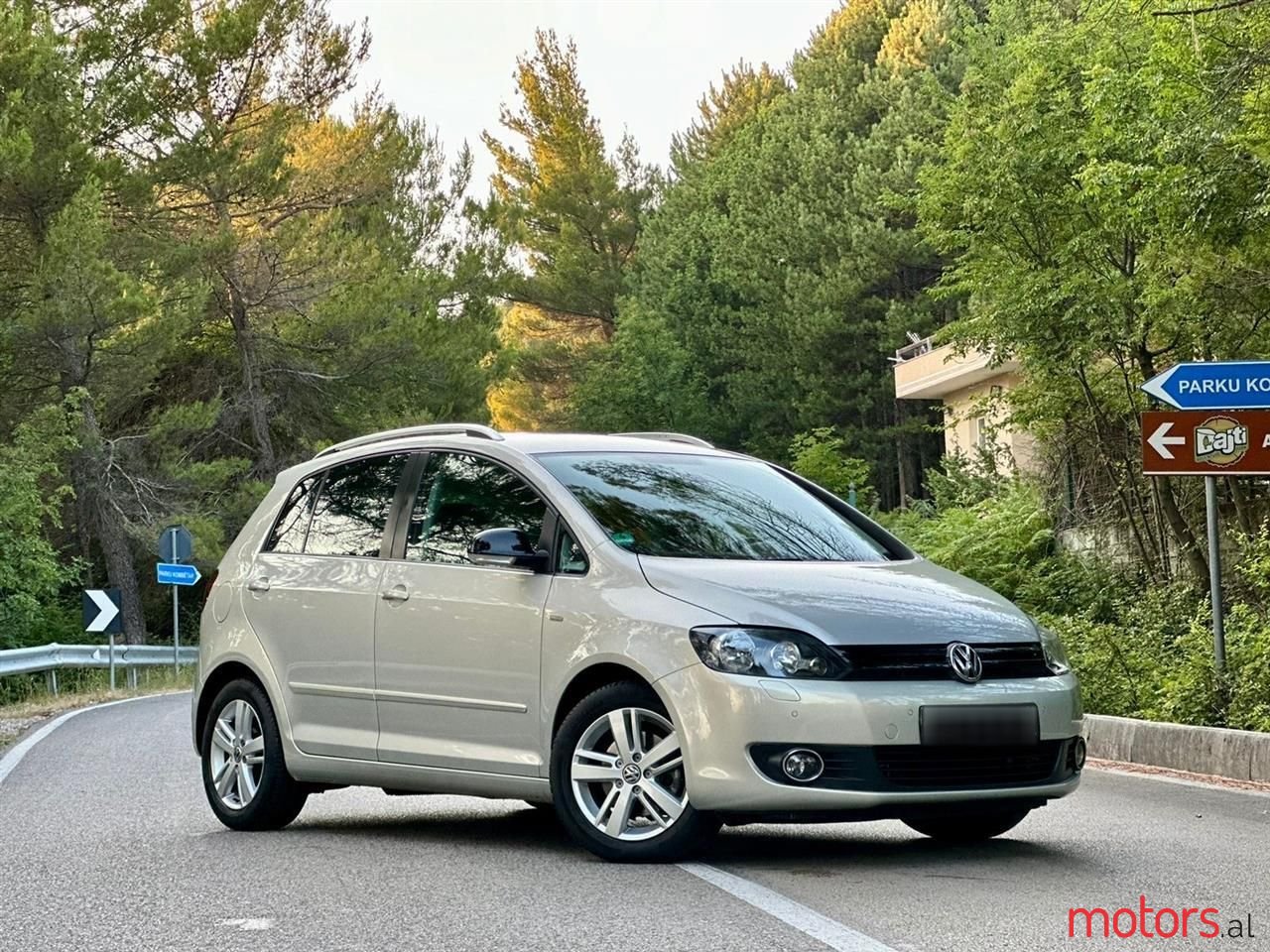 2012' Volkswagen Golf Plus photo #3