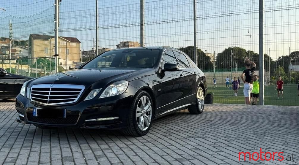 2011' Mercedes-Benz 220 photo #1