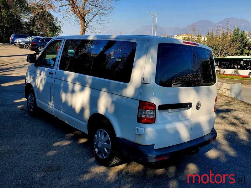 2010' Volkswagen T5 Multivan photo #4