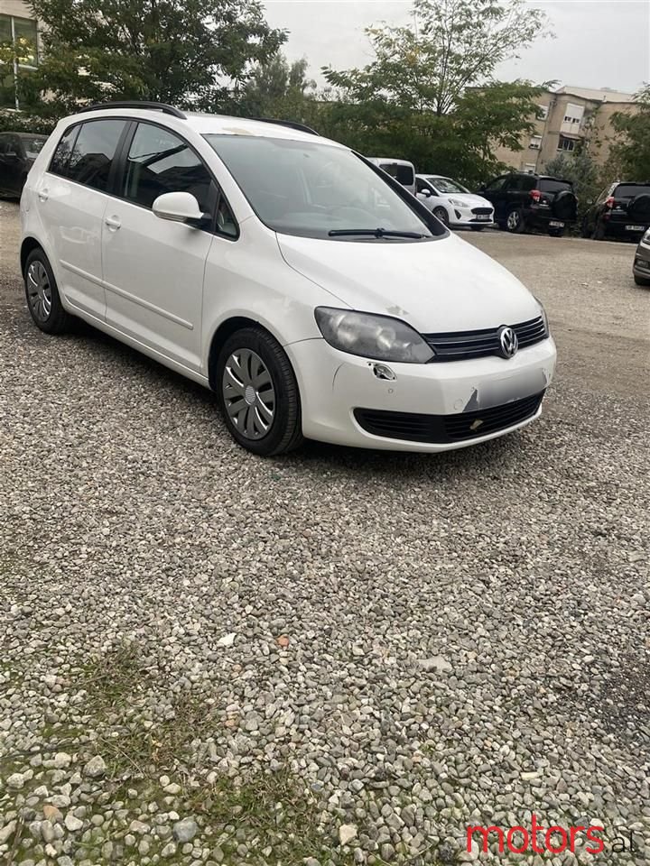 2010' Volkswagen Golf Plus photo #2