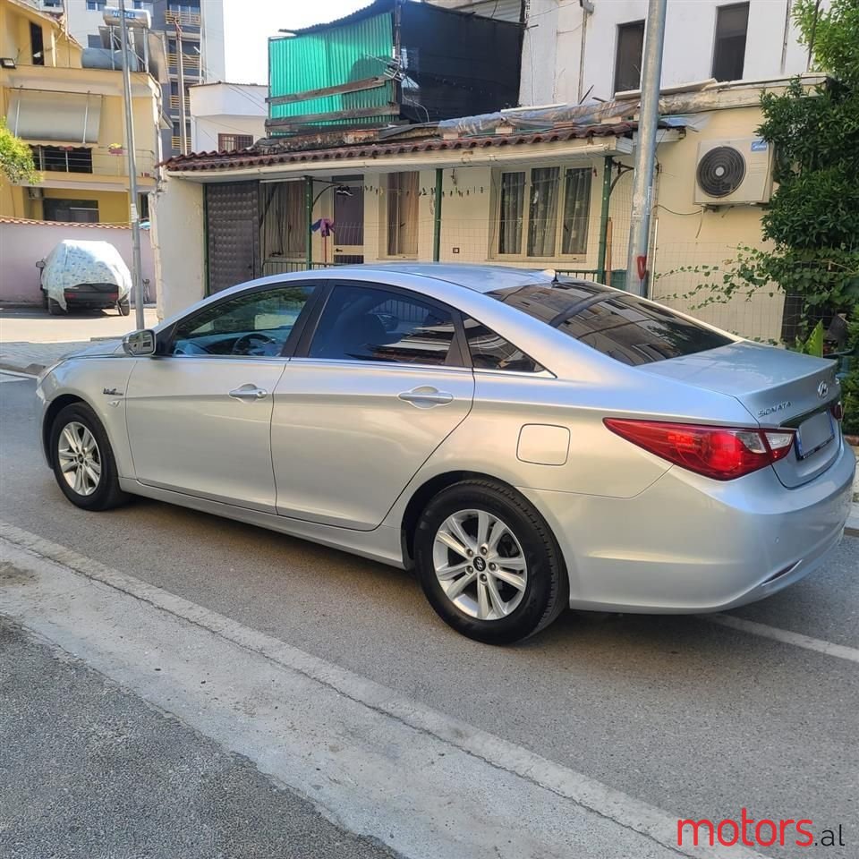 2011' Hyundai Sonata photo #2