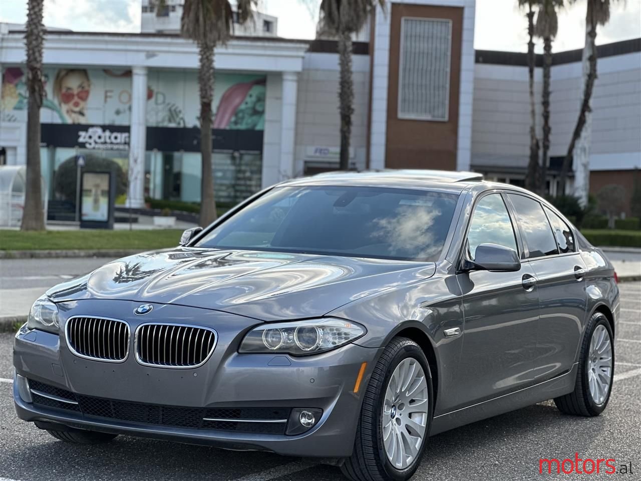 2011' BMW 528 photo #1