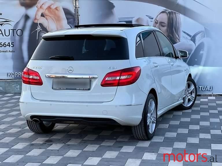 2012' Mercedes-Benz B 200 photo #6