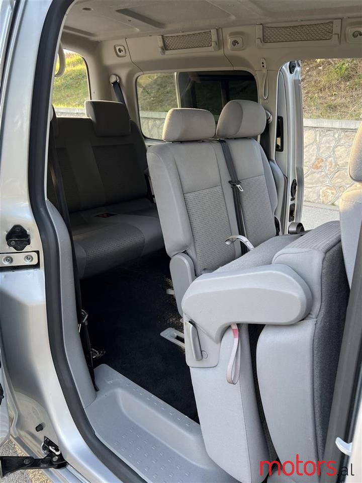 2008' Volkswagen Caddy photo #5