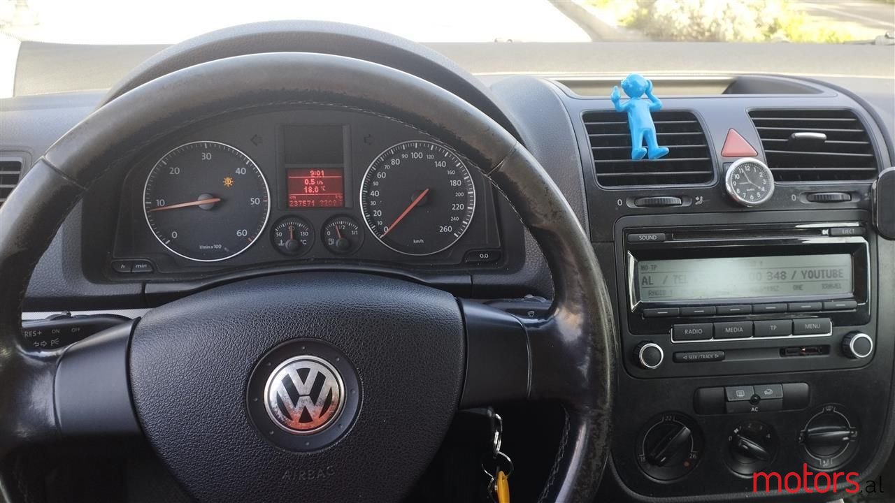 2005' Volkswagen Golf photo #1