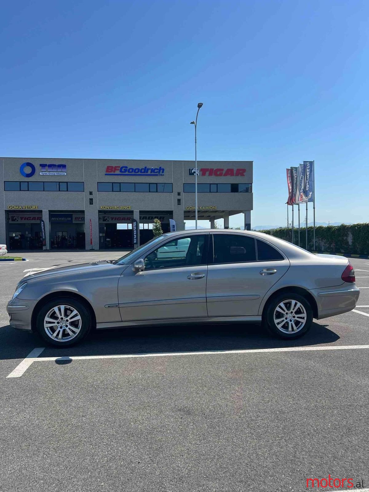 2006' Mercedes-Benz E 320 photo #3