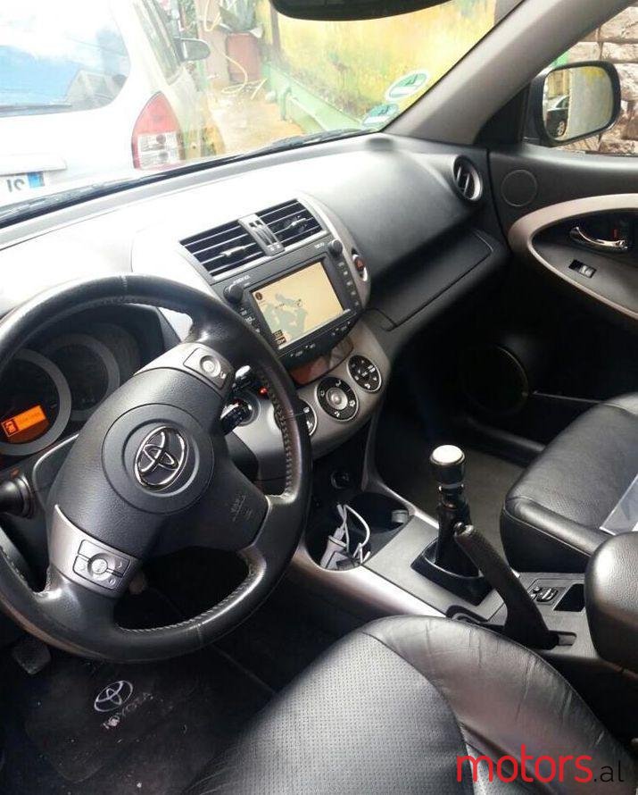 2006' Toyota RAV4 photo #1