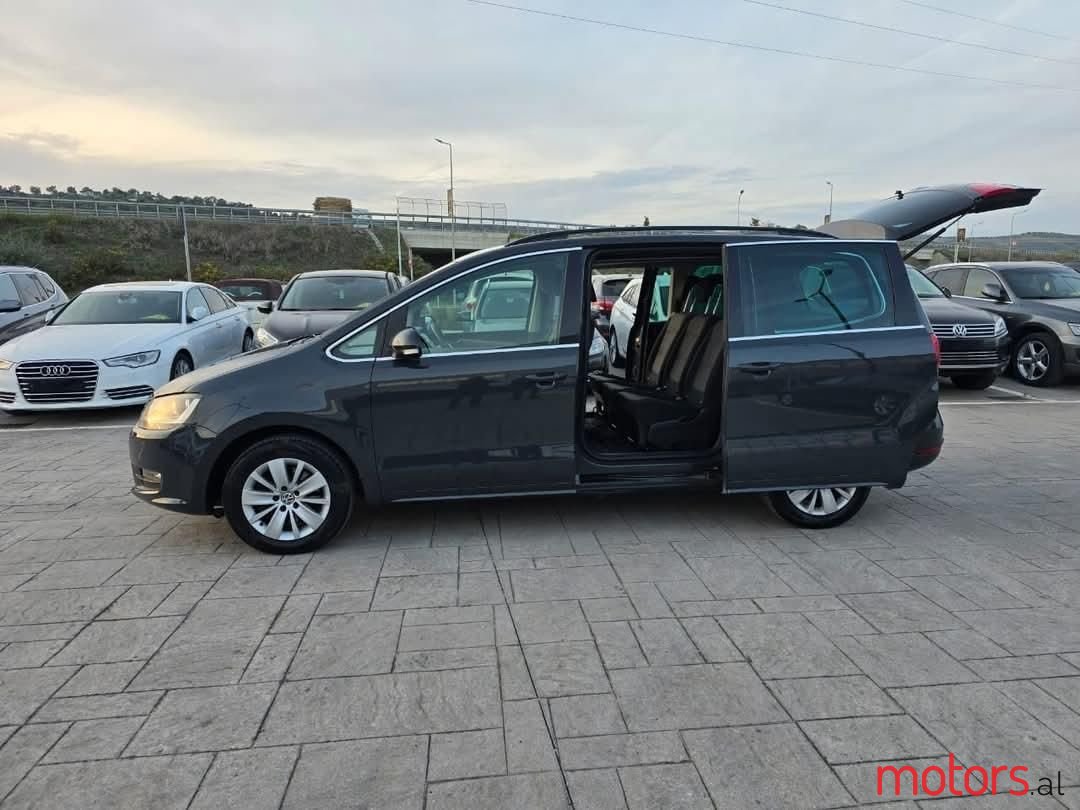 2011' Volkswagen Sharan photo #1