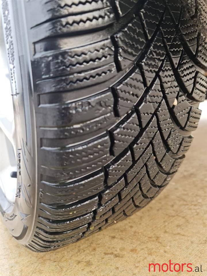 2011' Ford Fiesta photo #4