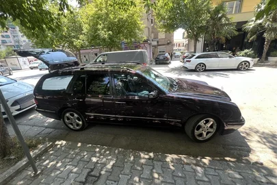 2002' Mercedes-Benz 200