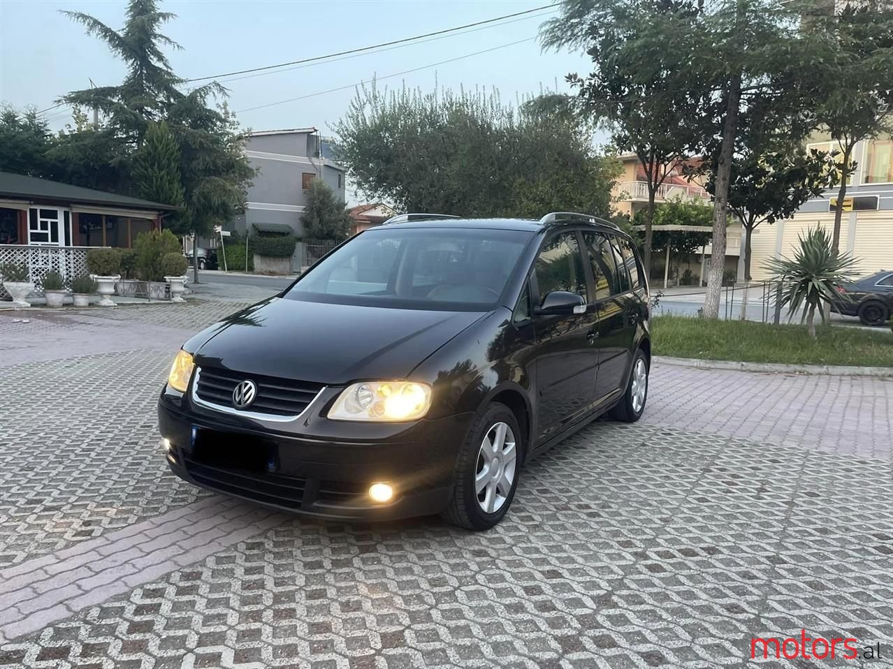 2005' Volkswagen Touran photo #6