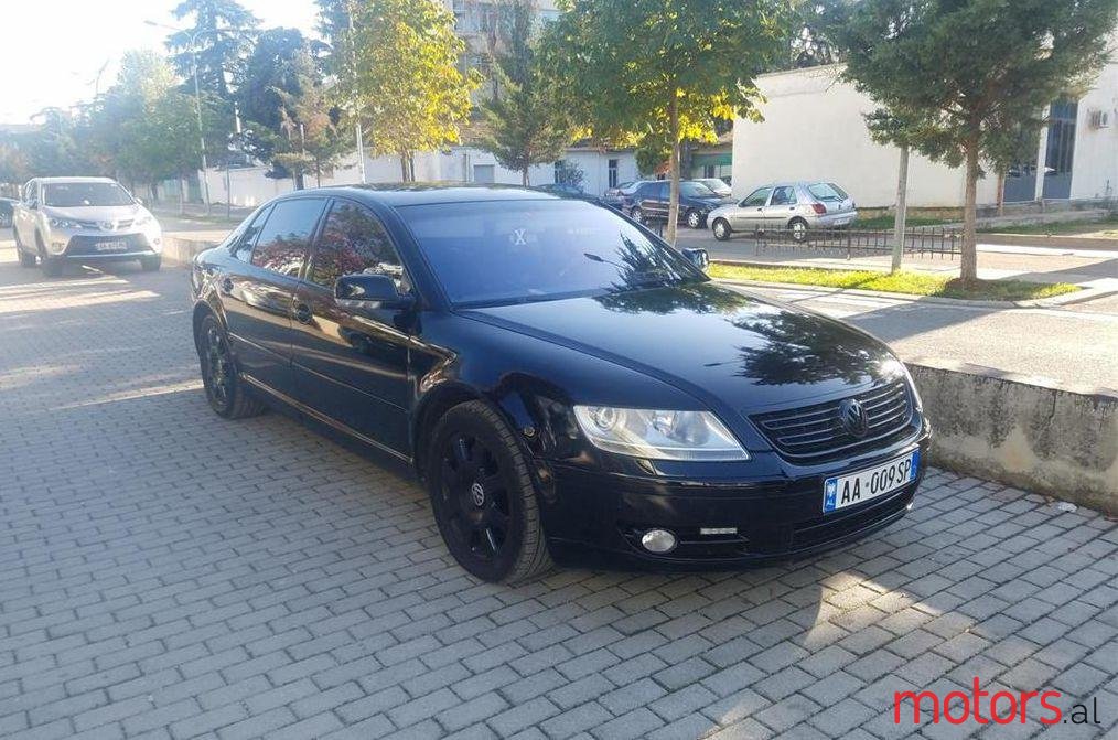 2004' Volkswagen Phaeton photo #2