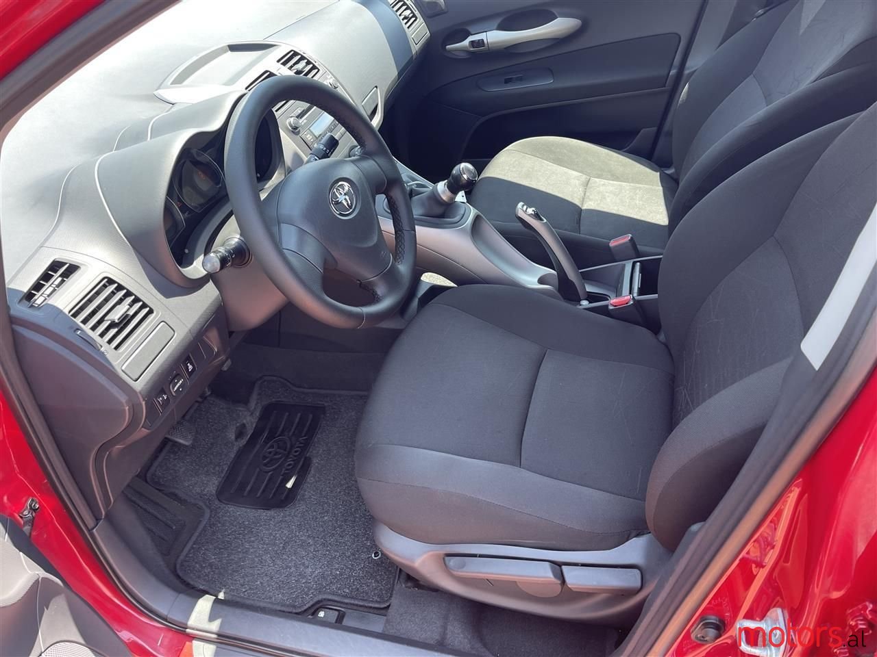 2008' Toyota Auris photo #6