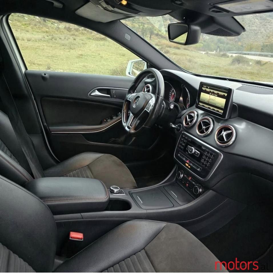 2015' Mercedes-Benz GLA 220 photo #3