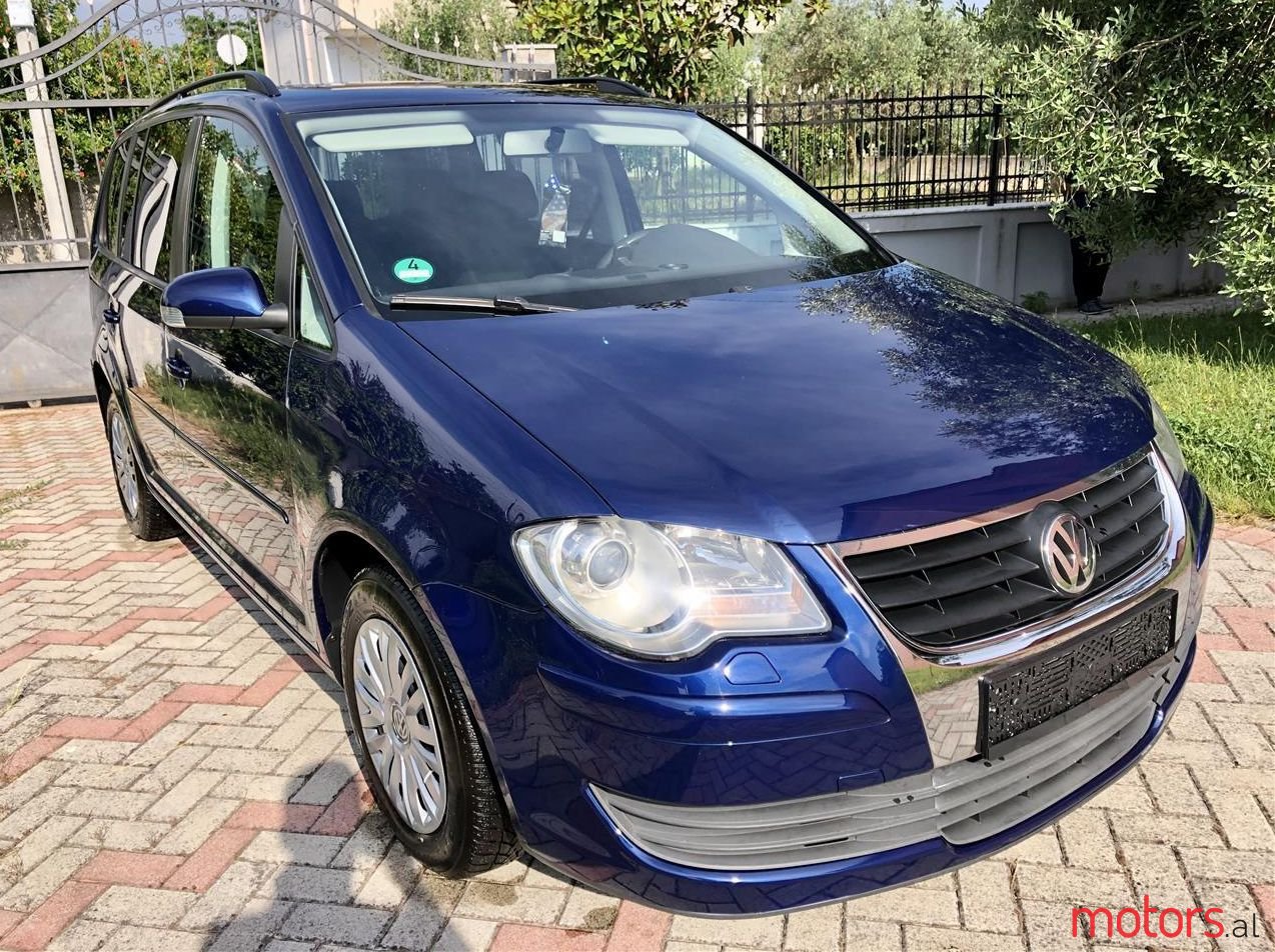 2008' Volkswagen Touran photo #1