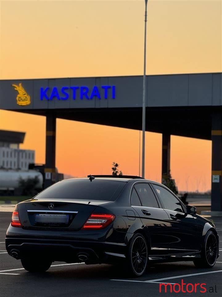 2012' Mercedes-Benz C 300 photo #5