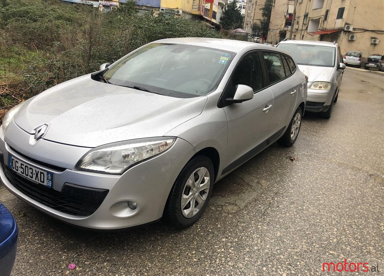 2012' Renault Megane photo #1