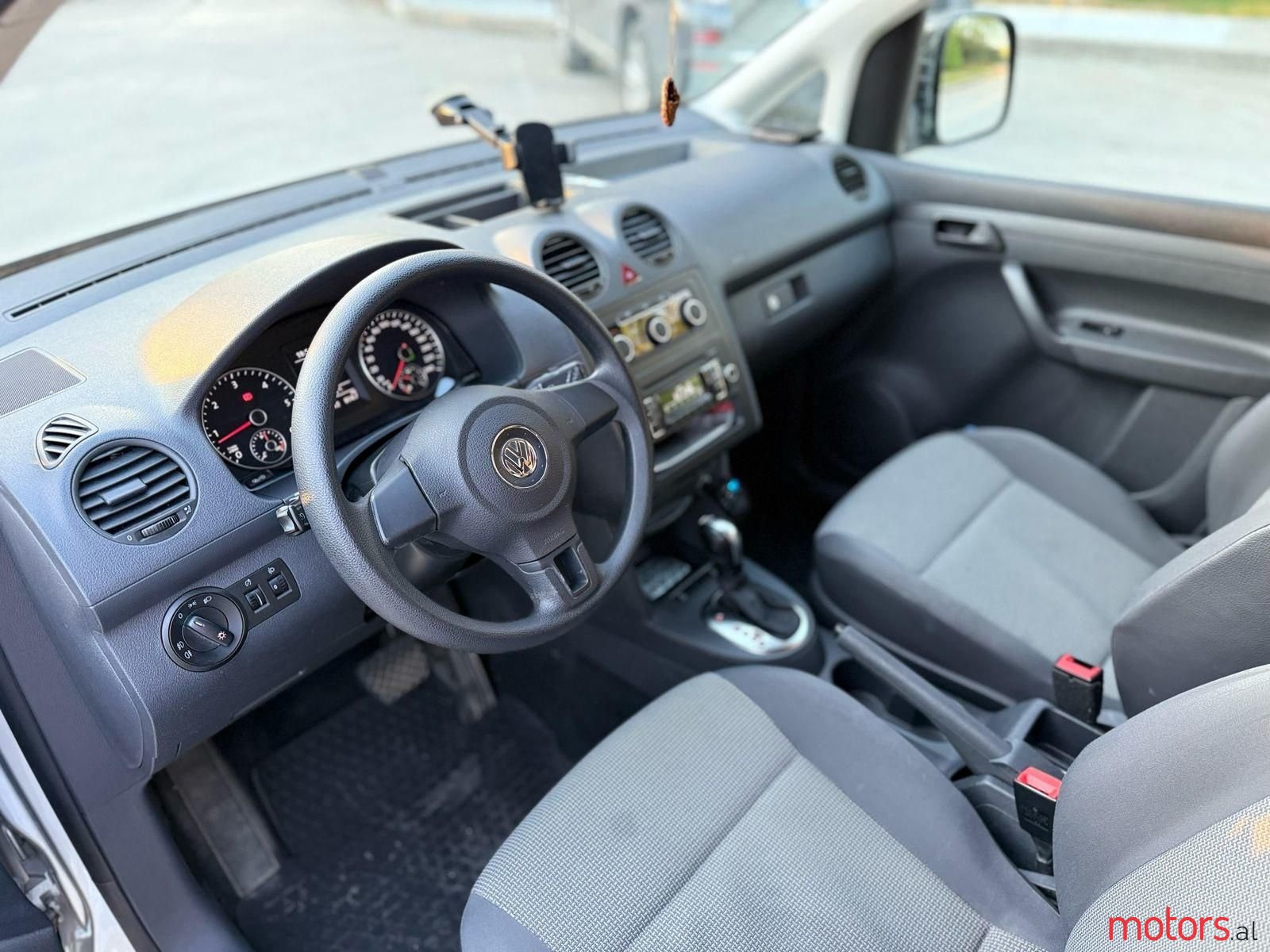 2013' Volkswagen Caddy photo #4