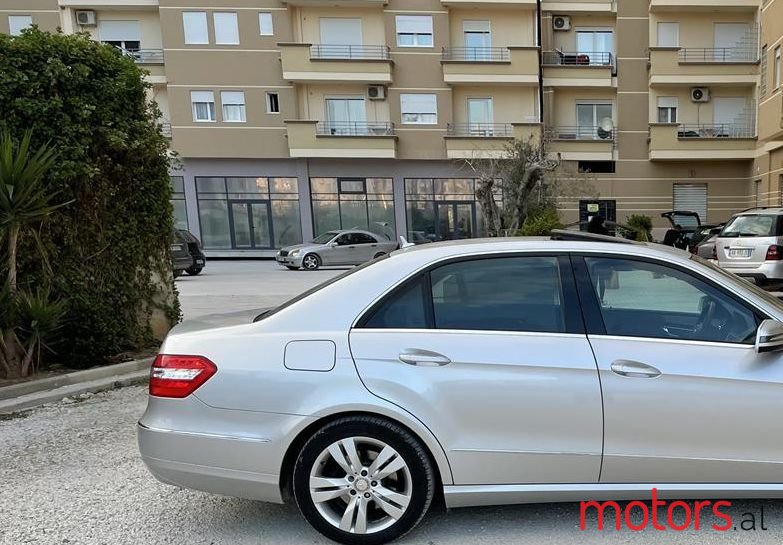 2010' Mercedes-Benz E 350 photo #1