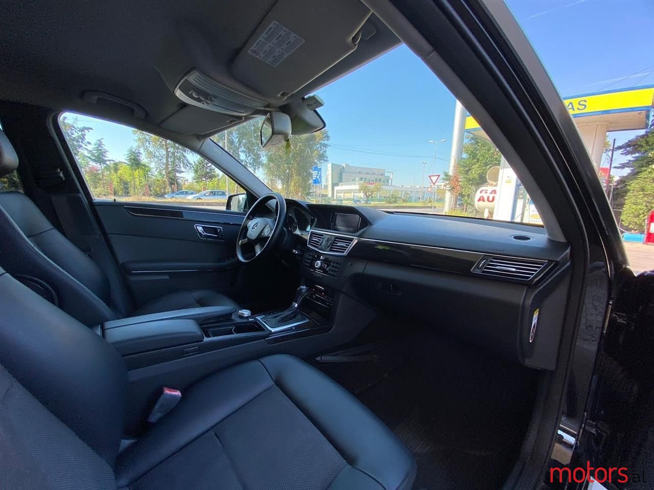 2009' Mercedes-Benz E 220 photo #3