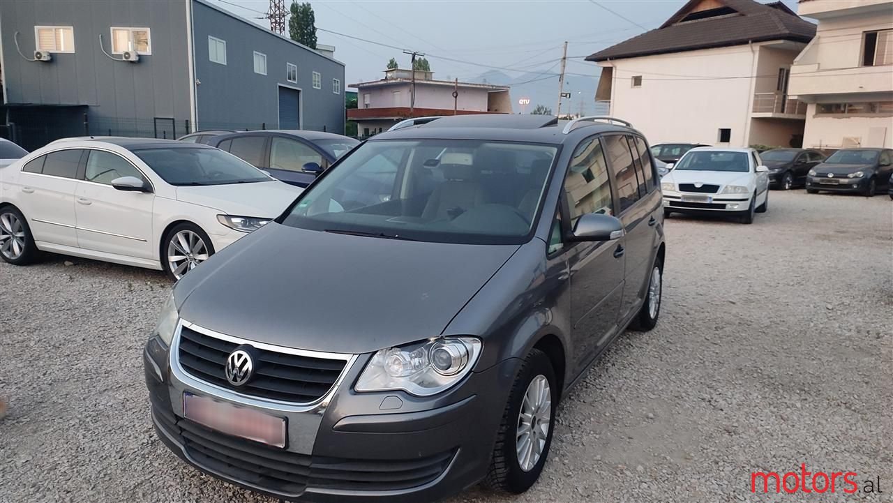 2007' Volkswagen Touran photo #2