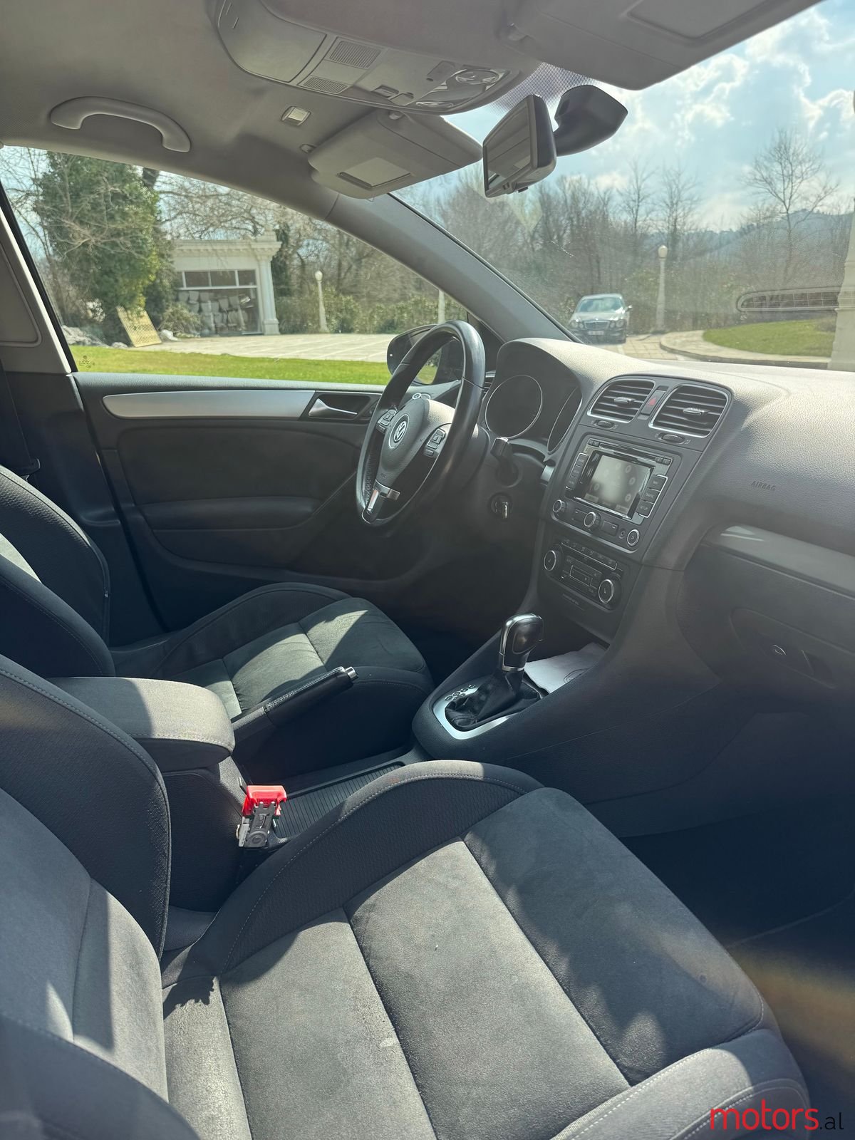 2011' Volkswagen Golf photo #5