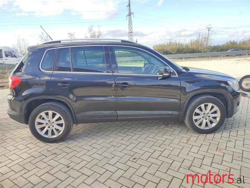 2009' Volkswagen Tiguan photo #1