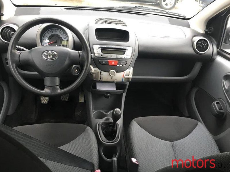 2006' Toyota Aygo photo #2