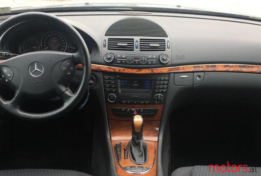2003' Mercedes-Benz E 270 photo #2