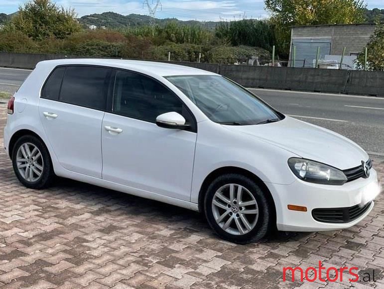 2010' Volkswagen Golf photo #2