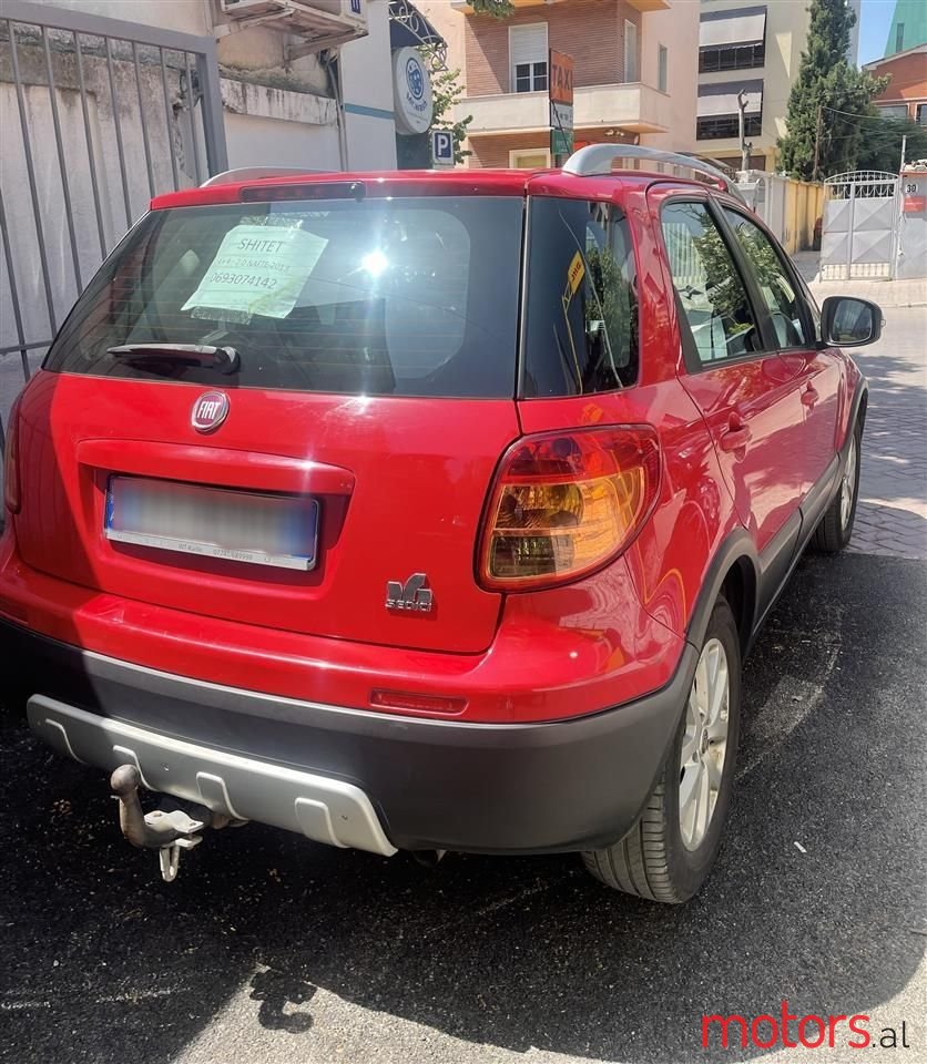 2013' Fiat Sedici photo #2