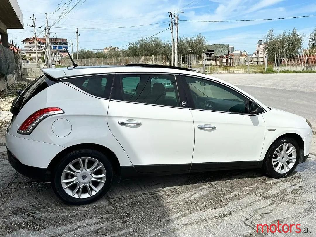 2013' Lancia Delta photo #3