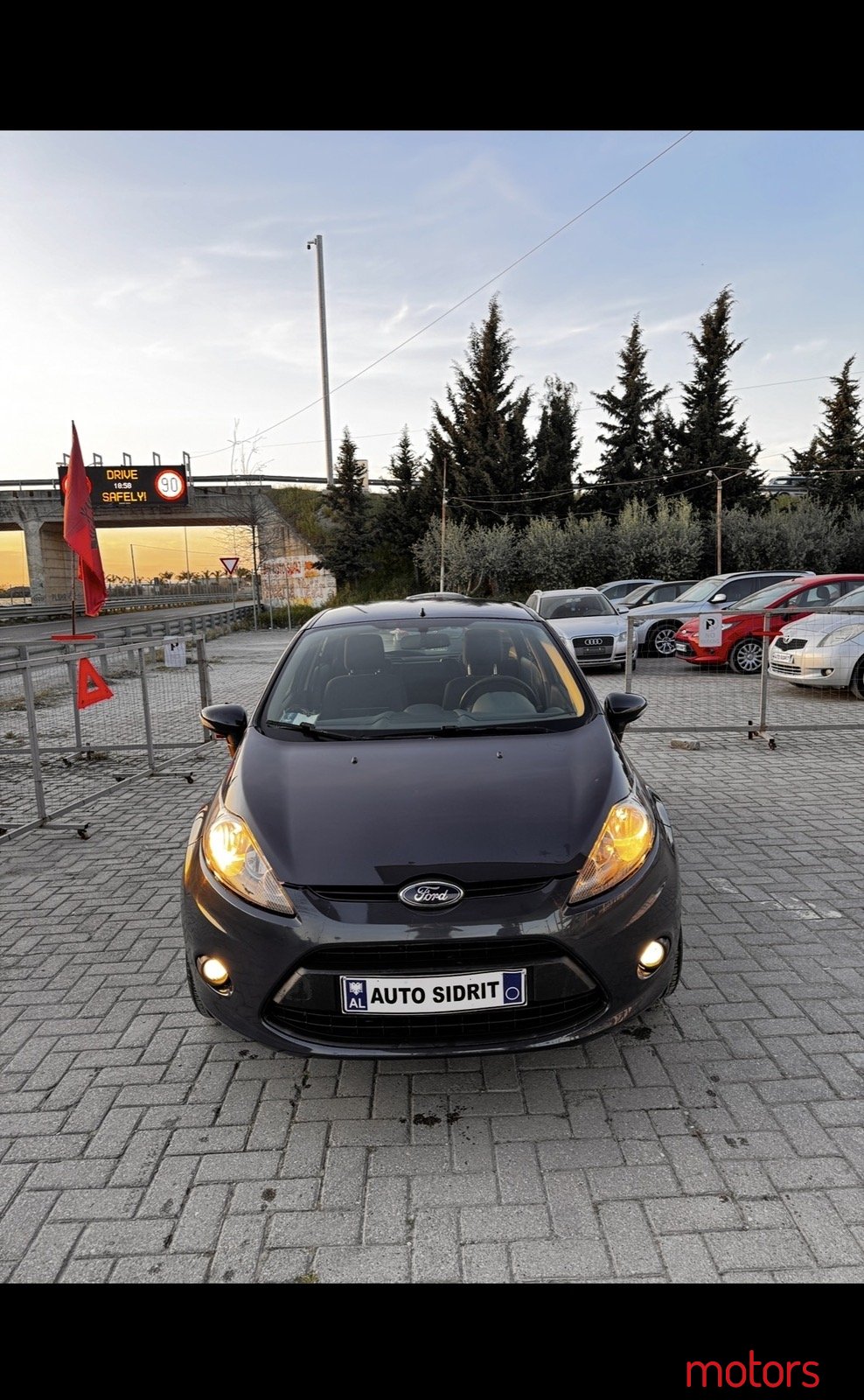 2011' Ford Fiesta photo #2